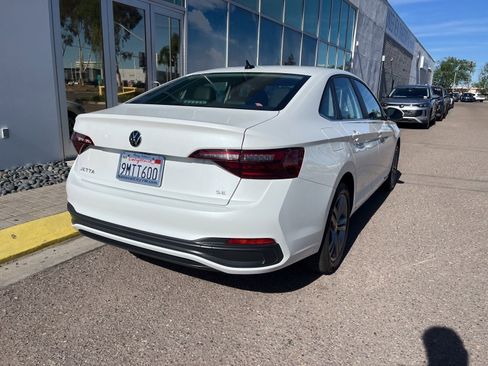Used 2023 Volkswagen Jetta SE w/ Panoramic Sunroof Package image 5