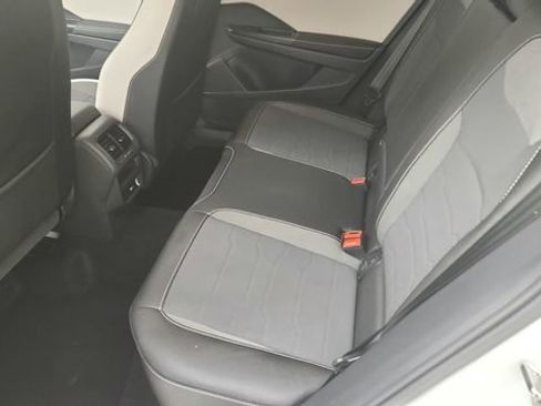 Used 2025 Volkswagen Taos SE image 18