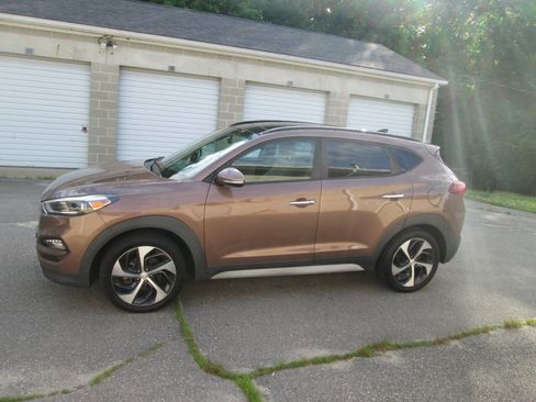 Used 2017 Hyundai Tucson Limited w/ Limited Ultimate Package 03 AWD/4WD image 3