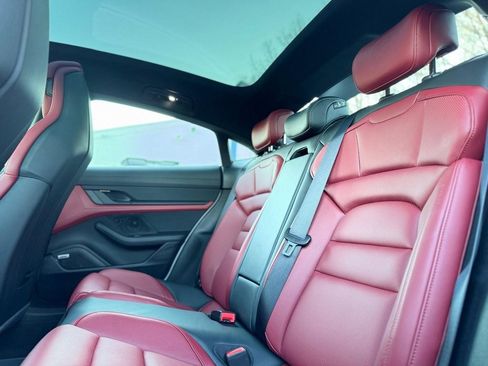 Used 2021 Porsche Taycan image 20