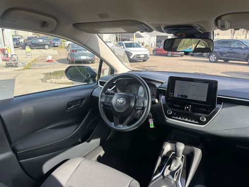 Used 2025 Toyota Corolla LE image 32