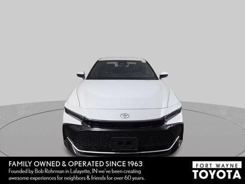 Used 2023 Toyota Crown AWD/4WD image 3
