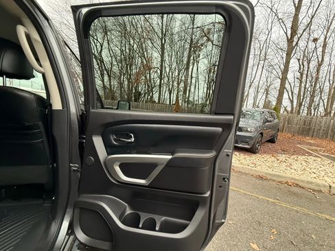 Used 2017 Nissan Titan SL image 25