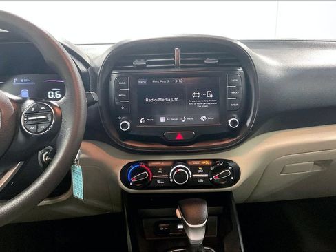 Used 2023 Kia Soul LX FWD image 7