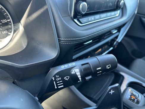 Used 2025 Nissan Rogue SV AWD/4WD image 24