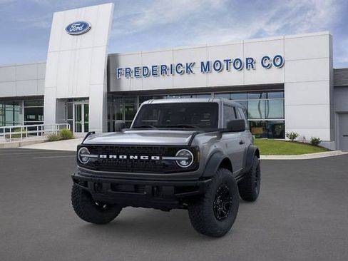 New 2026 Ford Bronco Badlands w/ Sasquatch Package image 2