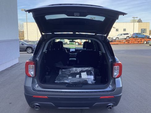 Used 2021 Ford Explorer XLT w/ Equipment Group 202A image 9