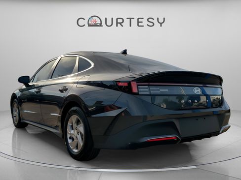 Used 2025 Hyundai Sonata SE image 2