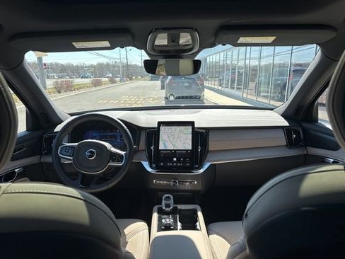 Certified 2025 Volvo XC90 B6 Plus image 18