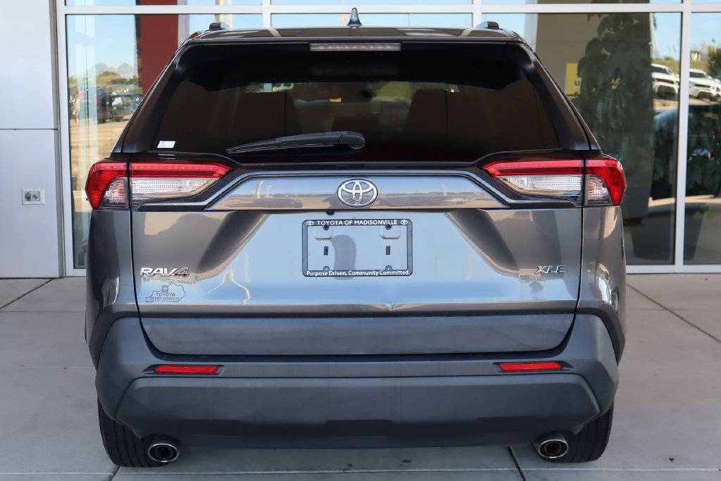 Used 2020 Toyota RAV4 XLE FWD image 7