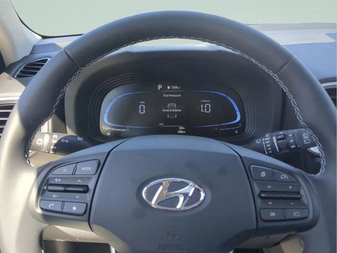 New 2025 Hyundai Venue SEL FWD image 32