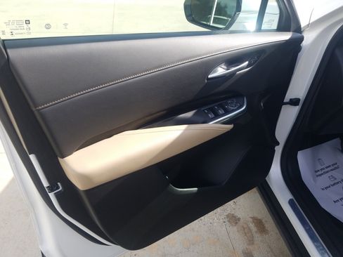 Used 2024 Cadillac XT4 Luxury w/ Cold Weather Package image 9