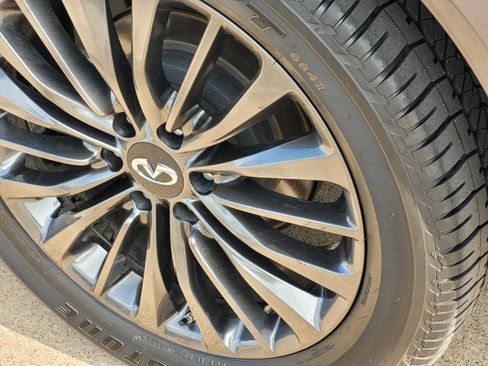 Used 2024 INFINITI QX80 Sensory image 7