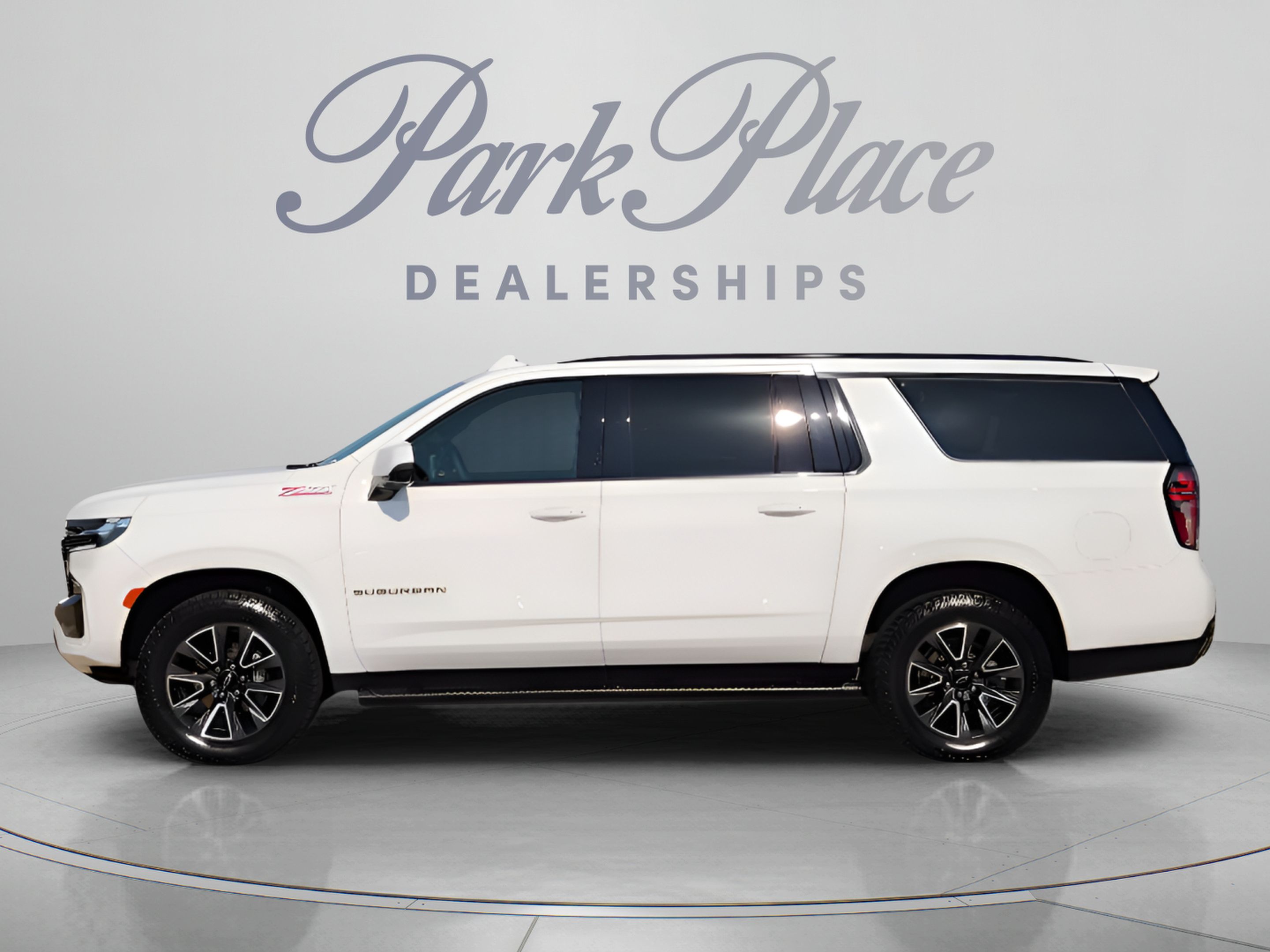 Used 2023 Chevrolet Suburban Z71 w/ Luxury Package AWD/4WD image 2