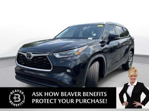 Used 2022 Toyota Highlander XLE FWD image 1
