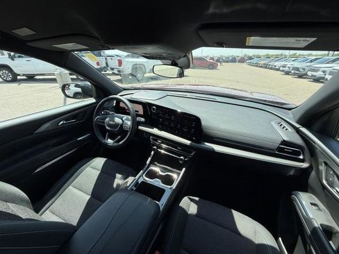 Used 2025 Chevrolet Traverse LT w/ Driver Confidence Package image 33