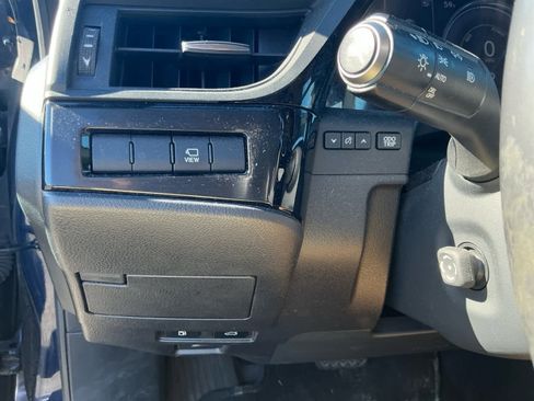 Used 2022 Lexus ES 300h w/ Luxury Package image 19