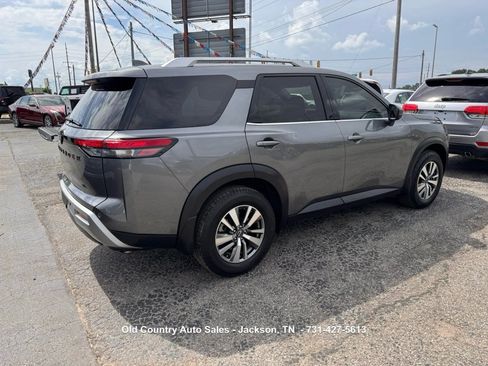 Used 2022 Nissan Pathfinder SL w/ SL Black Package FWD image 4