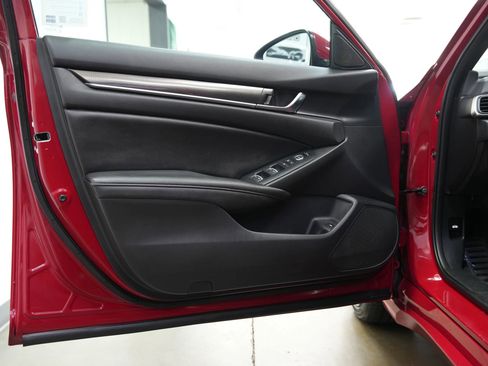 Used 2019 Honda Accord Sport image 18