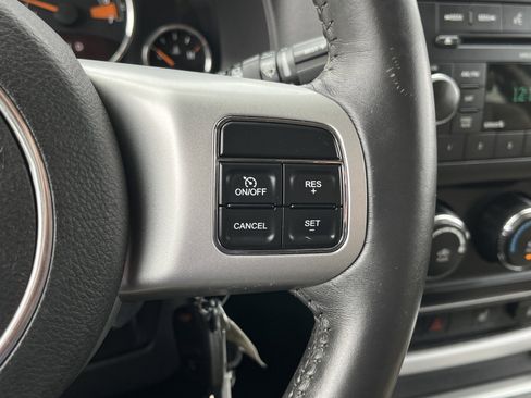 Used 2016 Jeep Compass Latitude image 25