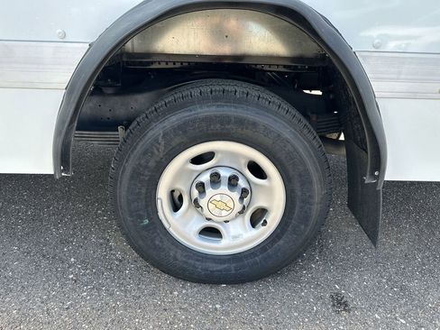 New 2025 Chevrolet Express 3500 Work Van w/ Power Convenience Package image 25