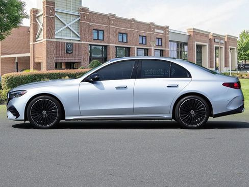Used 2024 Mercedes-Benz E 350 4MATIC Sedan image 8