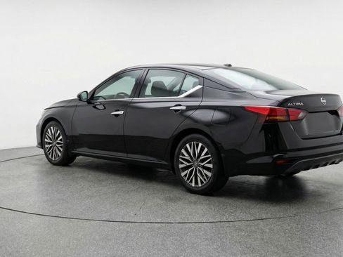 Used 2025 Nissan Altima 2.5 SV image 6