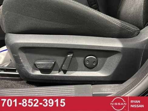 Certified 2025 Nissan Rogue SV image 36