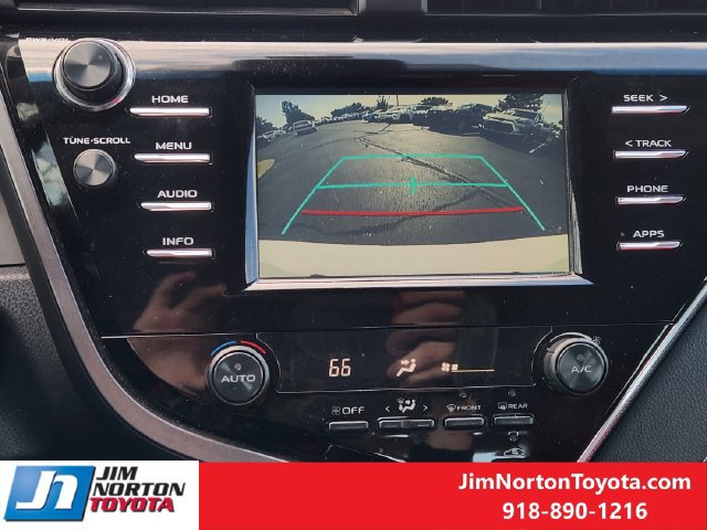 Used 2018 Toyota Camry SE w/ Moonroof Package FWD image 19