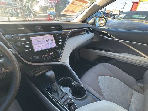 Used 2020 Toyota Camry LE image 20