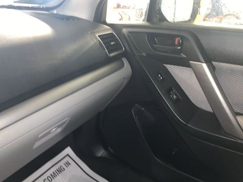 Used 2017 Subaru Forester 2.5i Premium w/ All-Weather Package image 23