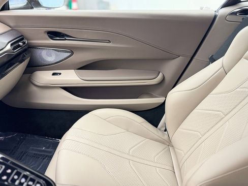 Used 2025 Aston Martin V8 Vantage Coupe image 19