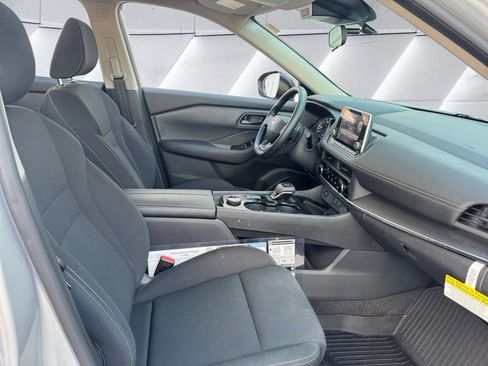 Used 2025 Nissan Rogue S image 13