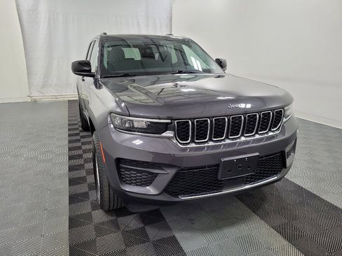 Used 2023 Jeep Grand Cherokee Laredo AWD/4WD image 14