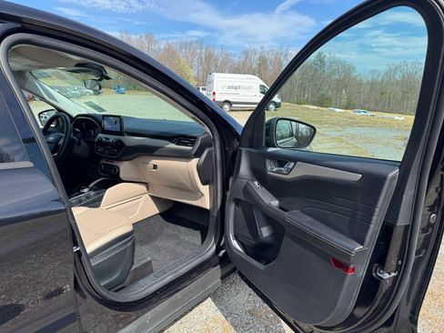 Used 2022 Ford Escape SEL image 15