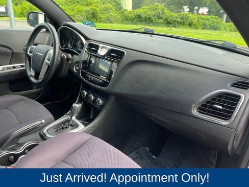 Used 2014 Chrysler 200 Touring FWD image 15