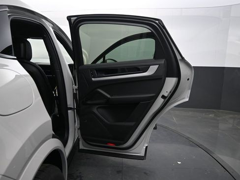 New 2025 Porsche Cayenne Coupe image 21