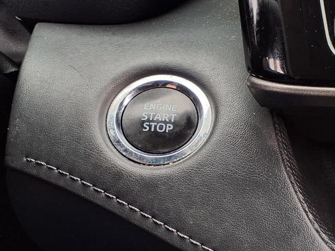 Used 2022 Toyota Highlander L FWD image 13
