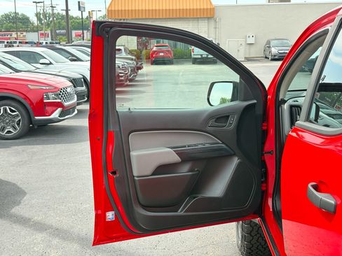 Used 2019 Chevrolet Colorado W/T w/ WT Convenience Package AWD/4WD image 19