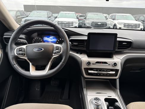 Used 2023 Ford Explorer XLT image 12