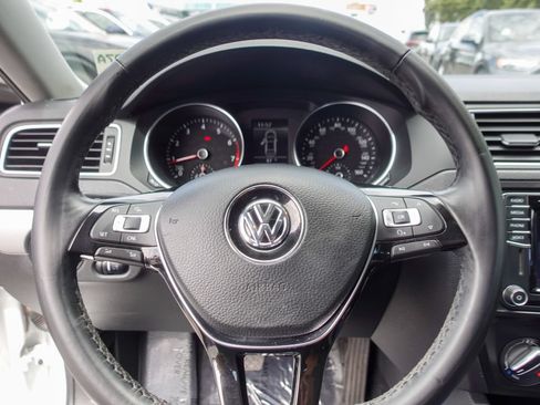 Used 2018 Volkswagen Jetta SE FWD image 12