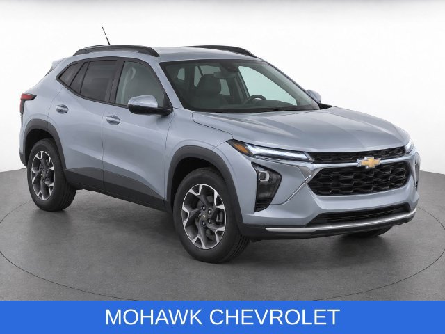 Used 2025 Chevrolet Trax LT w/ Driver Confidence Package FWD image 2