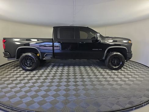 Used 2024 Chevrolet Silverado 2500 ZR2 AWD/4WD image 6