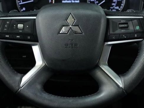 Used 2023 Mitsubishi Outlander SE FWD image 16
