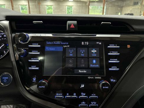 Used 2020 Toyota Camry SE w/ Sunroof Package FWD image 20