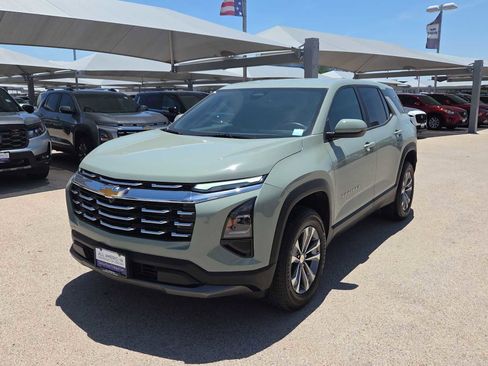 Used 2025 Chevrolet Equinox LT FWD image 4
