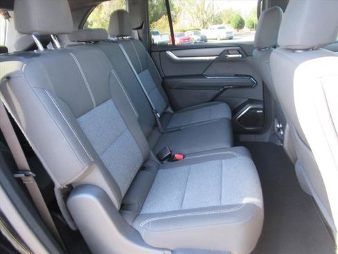 Used 2025 GMC Acadia Elevation image 28