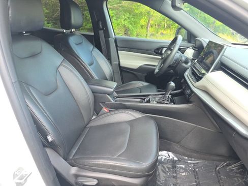 Used 2025 Jeep Compass Limited AWD/4WD image 22