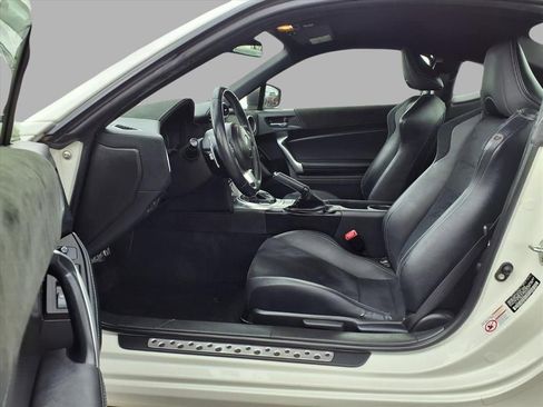 Used 2018 Toyota 86 image 25