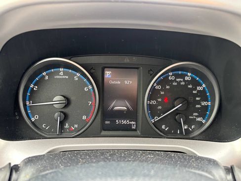 Used 2018 Toyota RAV4 LE FWD image 14